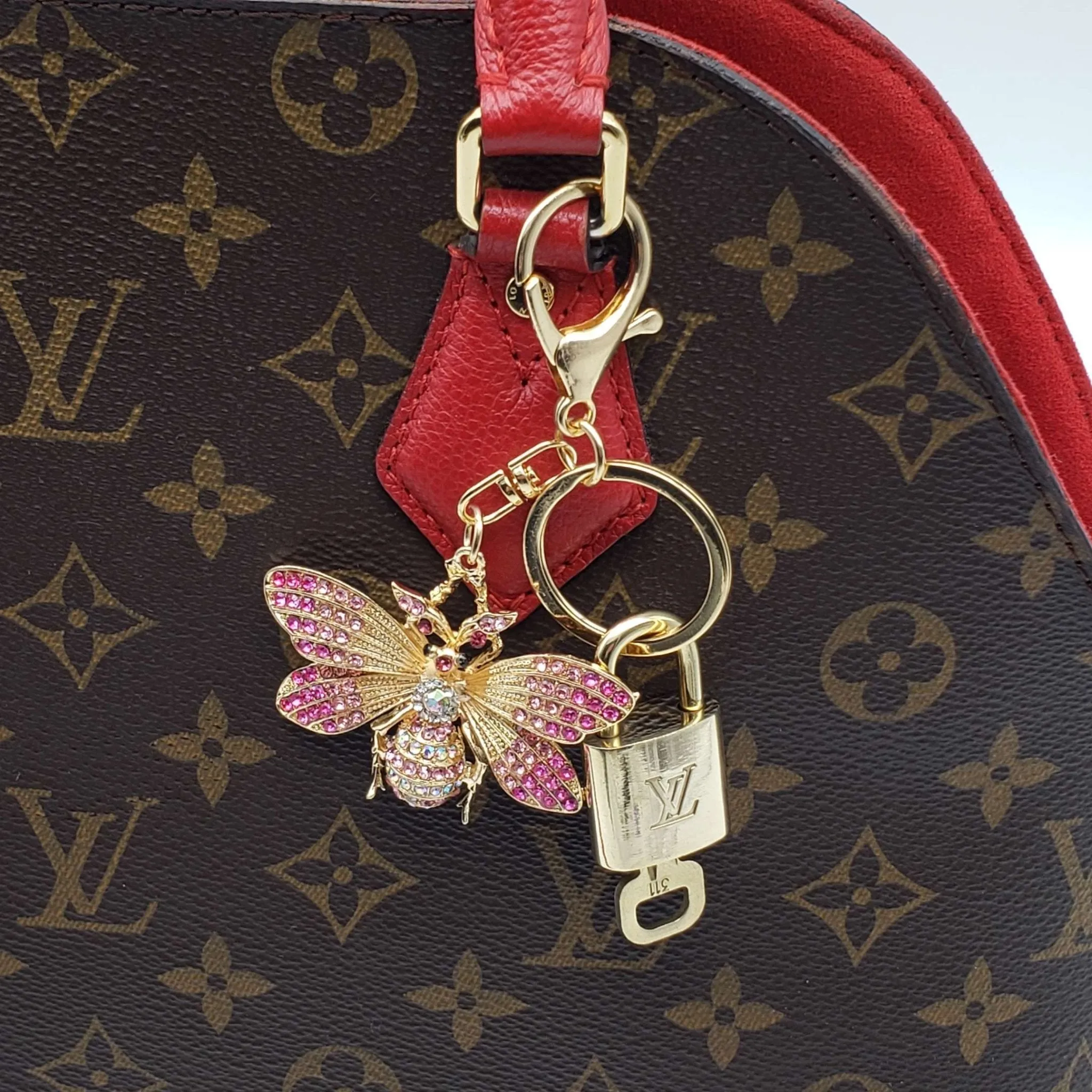 100%  Louis Vuitton Lock and Key with Unbranded Keychain, Keycharm, Bagcharm
