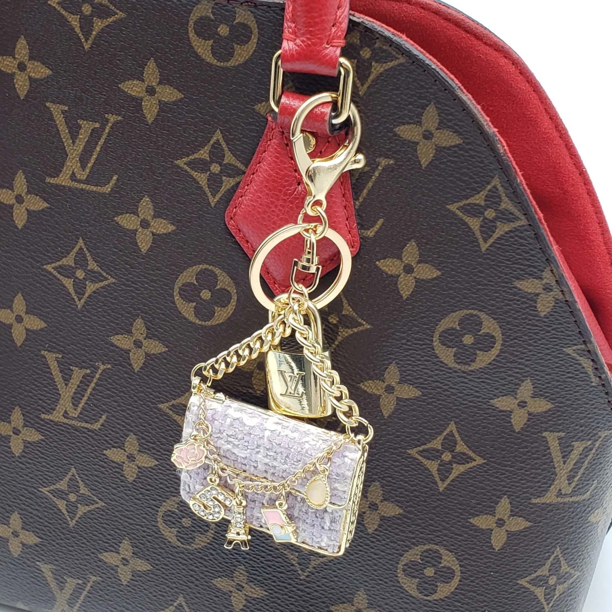 100%  Louis Vuitton Lock and Key with Unbranded Keychain, Keycharm, Bagcharm