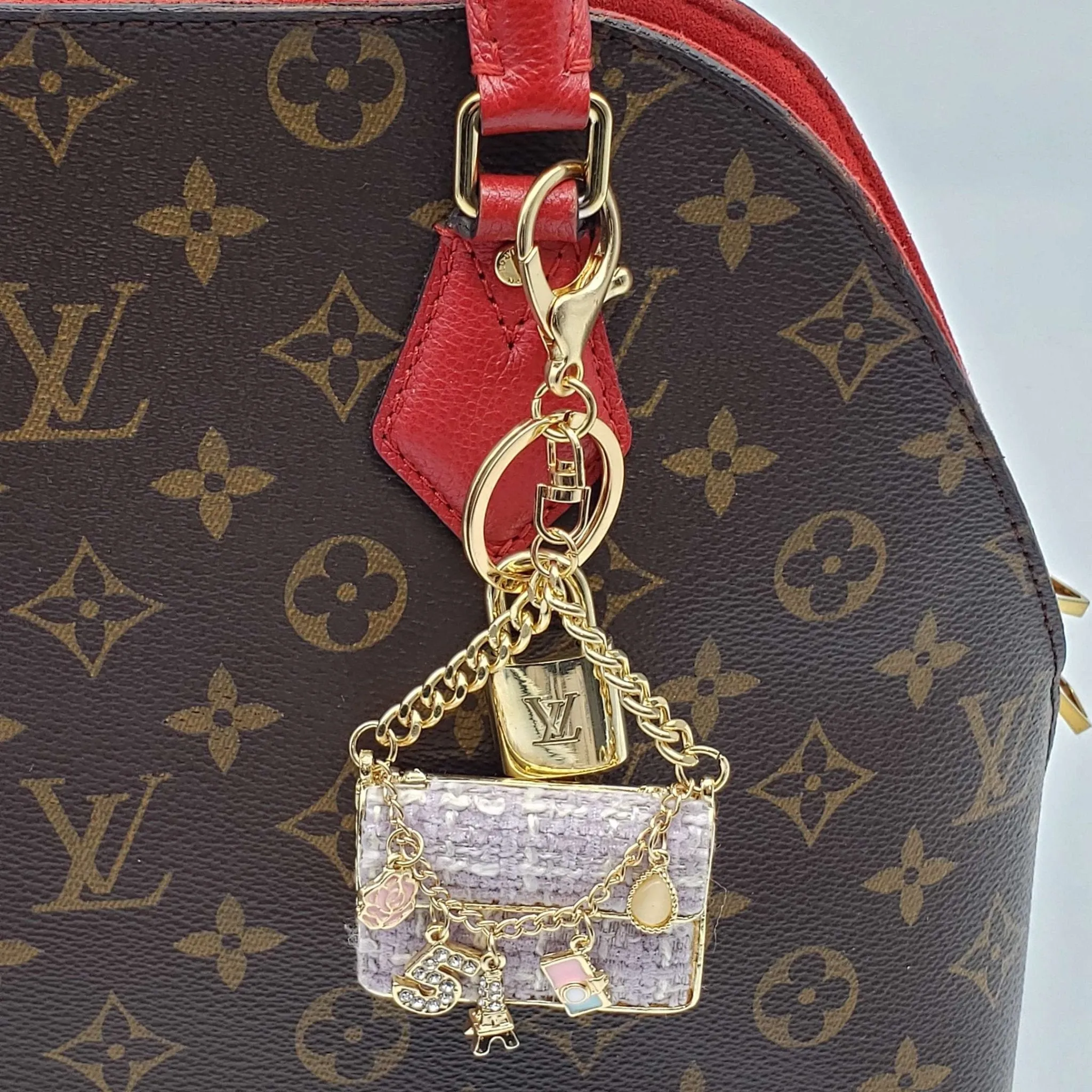 100%  Louis Vuitton Lock and Key with Unbranded Keychain, Keycharm, Bagcharm
