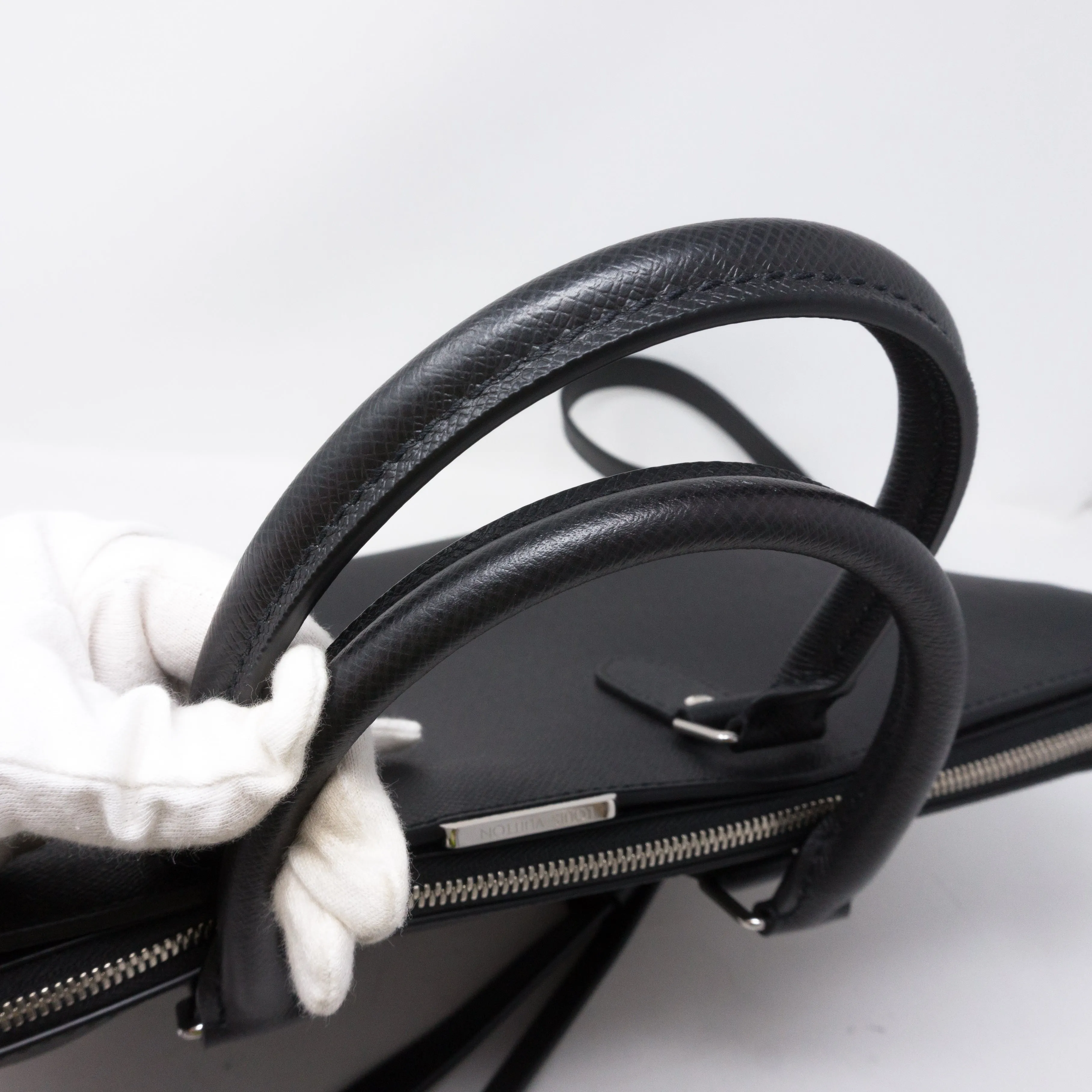 Anton Soft Briefcase Black Taiga Leather