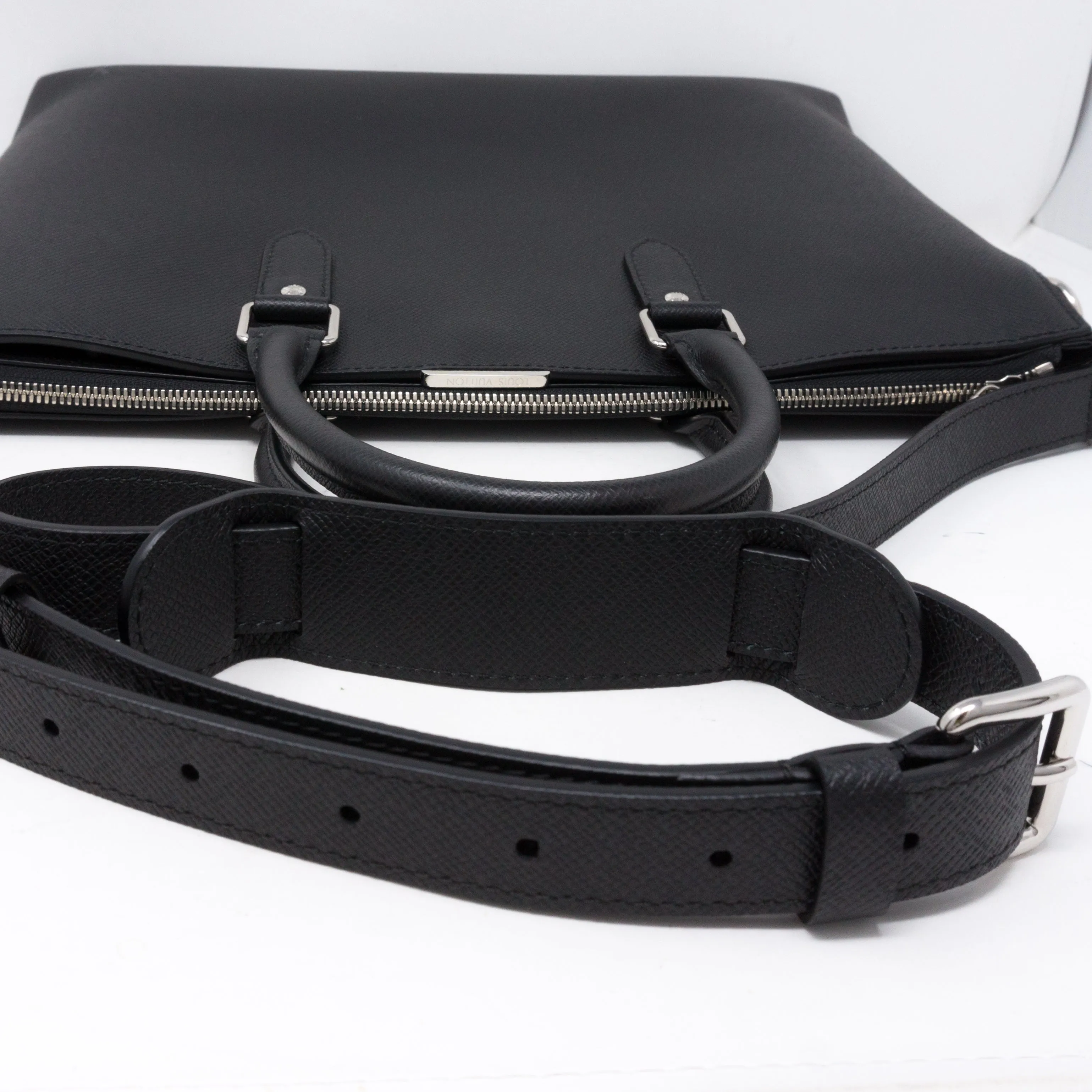 Anton Soft Briefcase Black Taiga Leather