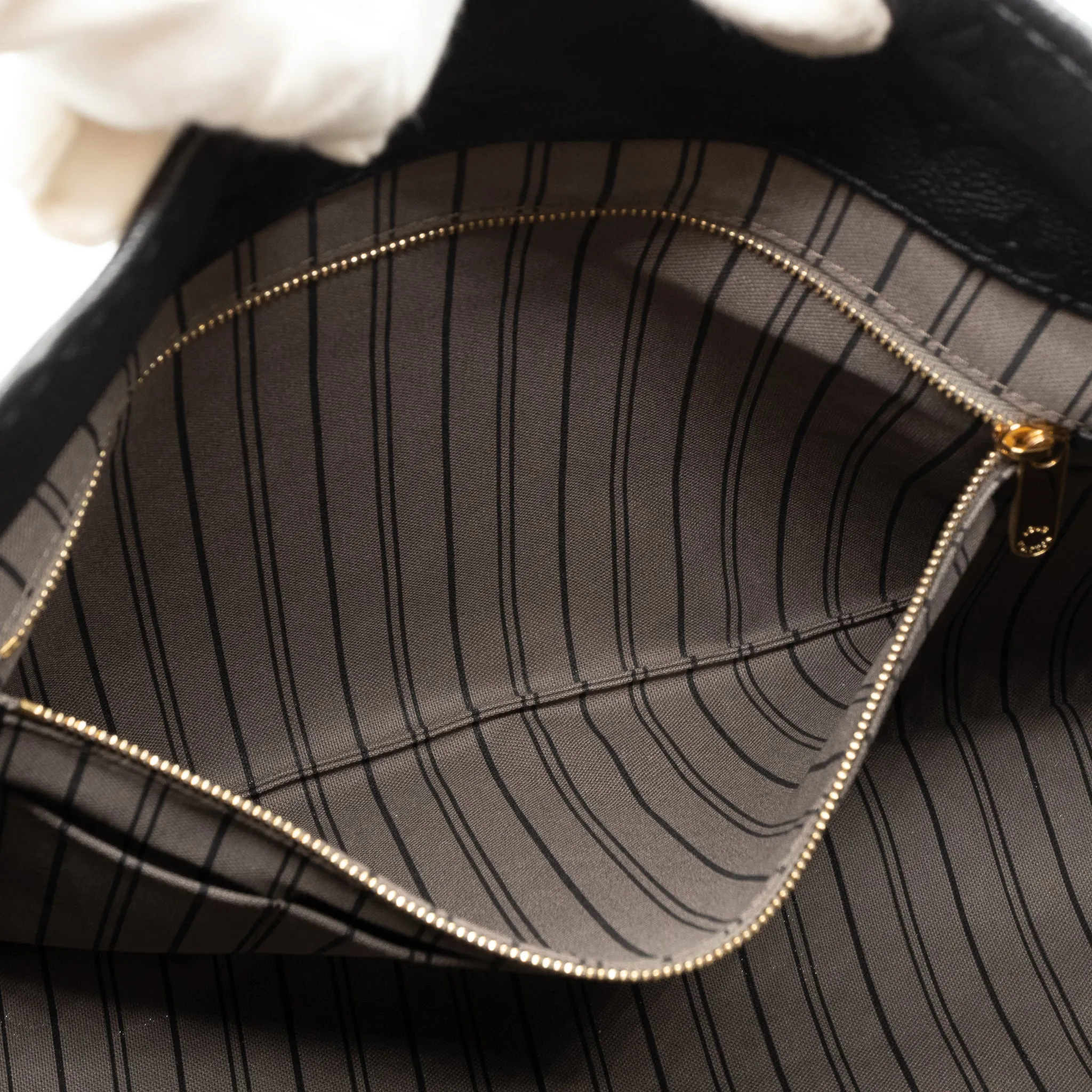 Artsy MM Monogram Empreinte Black