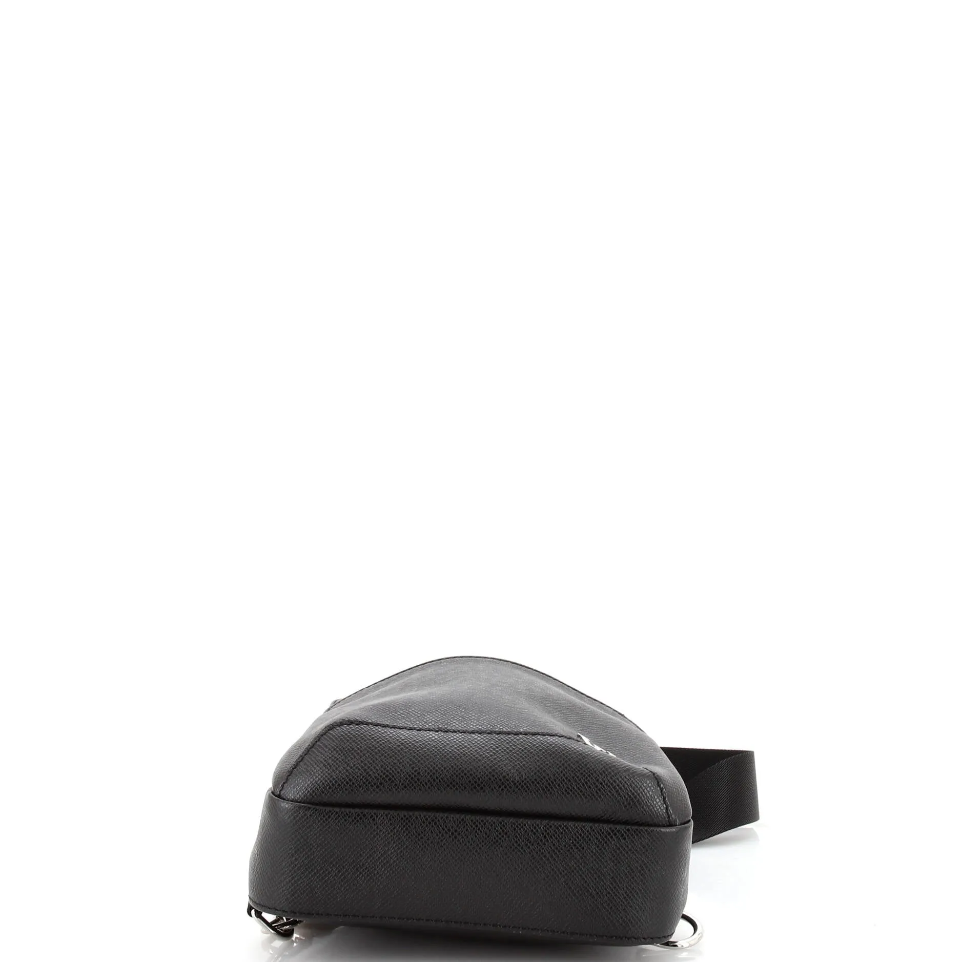 Avenue Sling Bag Taiga Leather