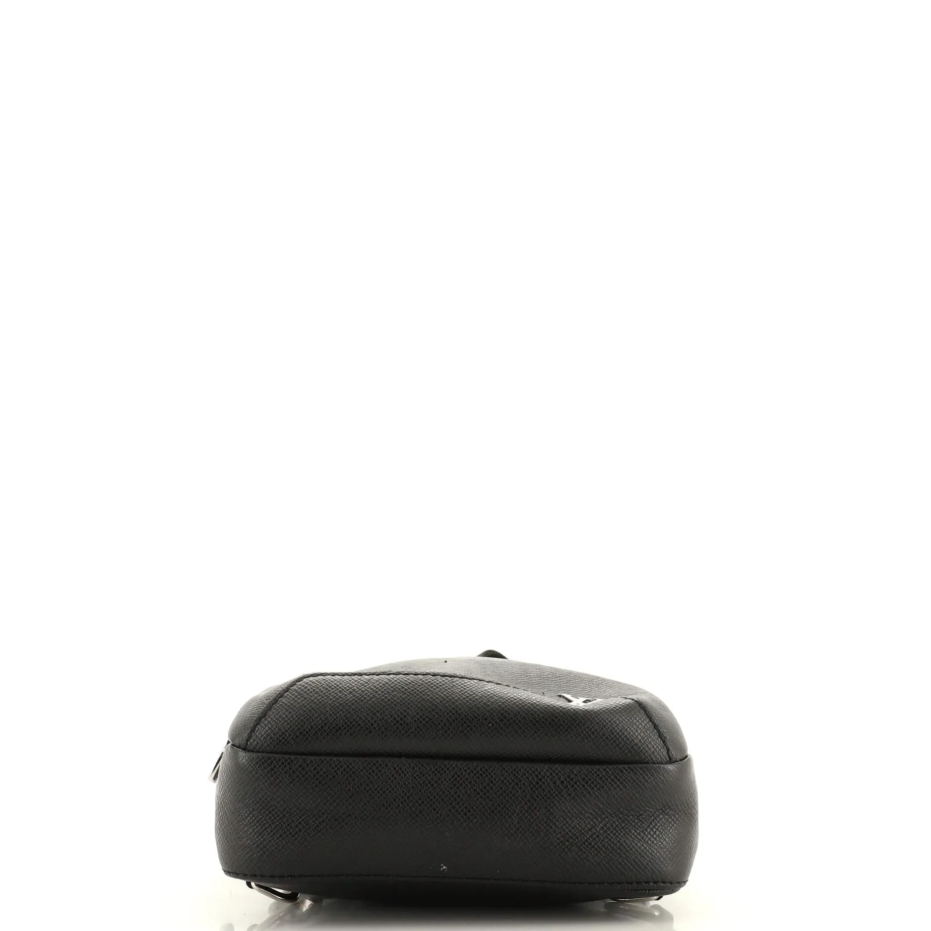 Avenue Sling Bag Taiga Leather