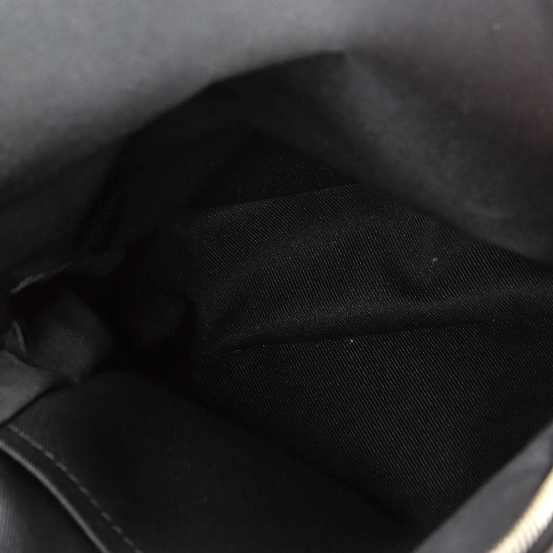 Avenue Sling Bag Taiga Leather