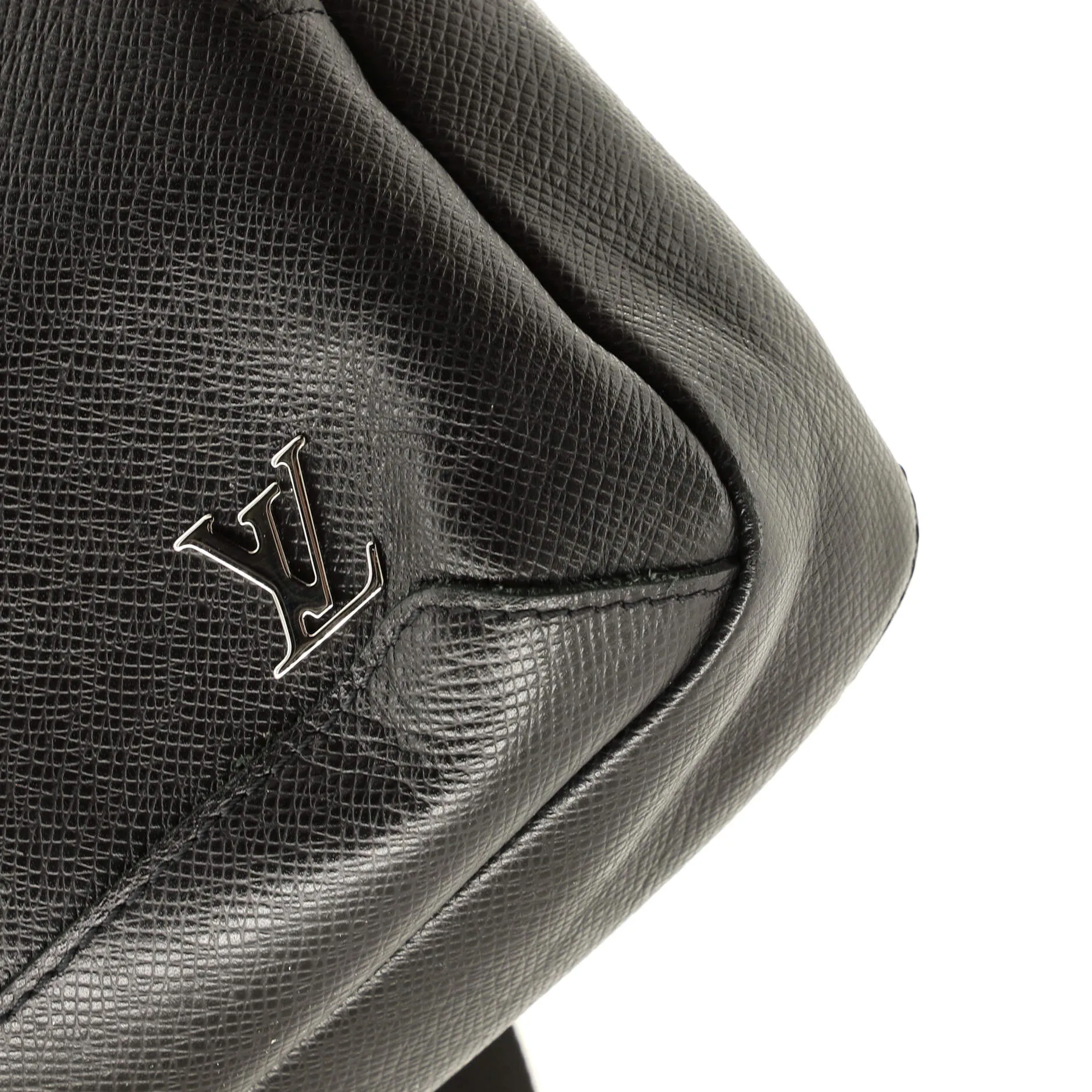 Avenue Sling Bag Taiga Leather