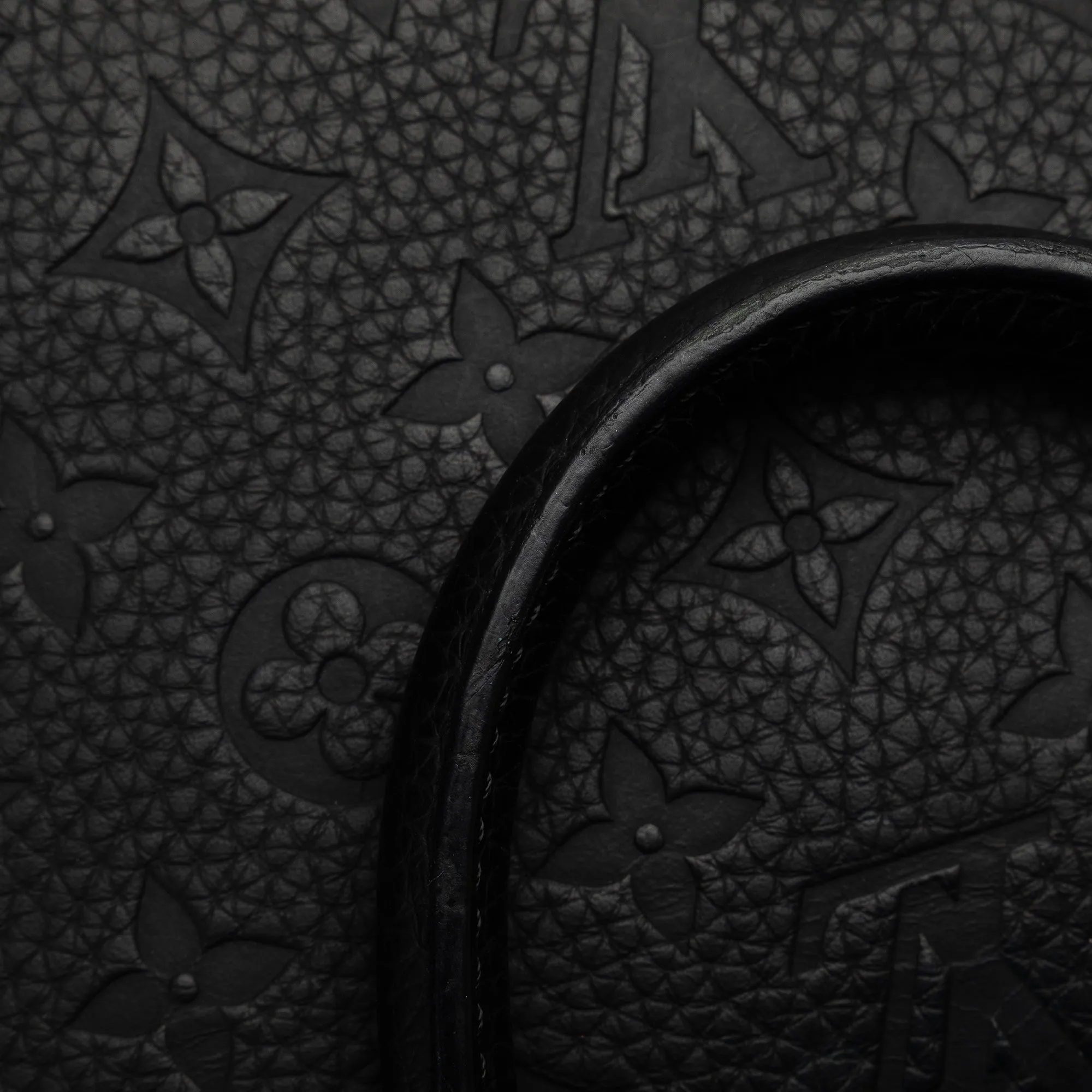 Black Louis Vuitton Monogram Taurillon Sac Plat Satchel